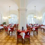 & Park 3* Eger