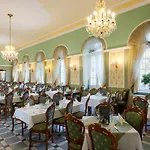 & Park Hotel