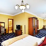 & Park Hotel