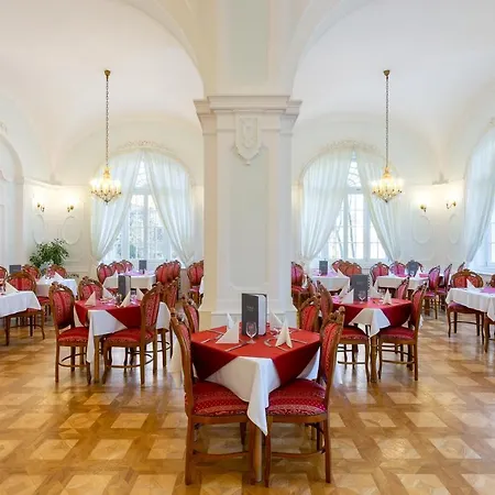 & Park 4* Eger