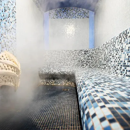 ホテル & Park エゲル