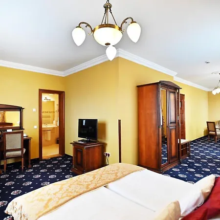 & Park Hotel