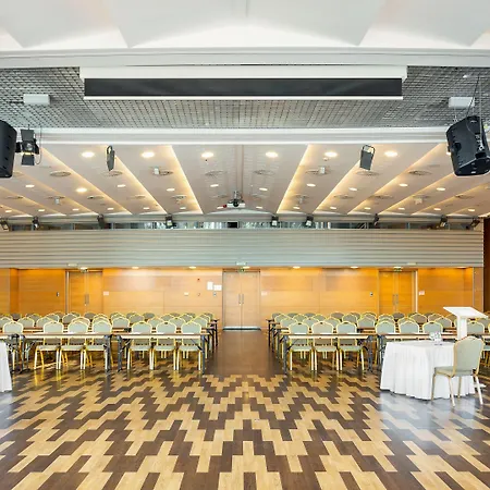 ホテル & Park エゲル