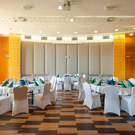& Park Hotel Eger