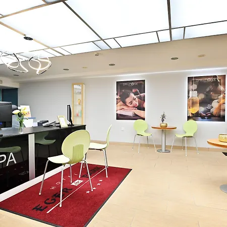 & Park Hotel